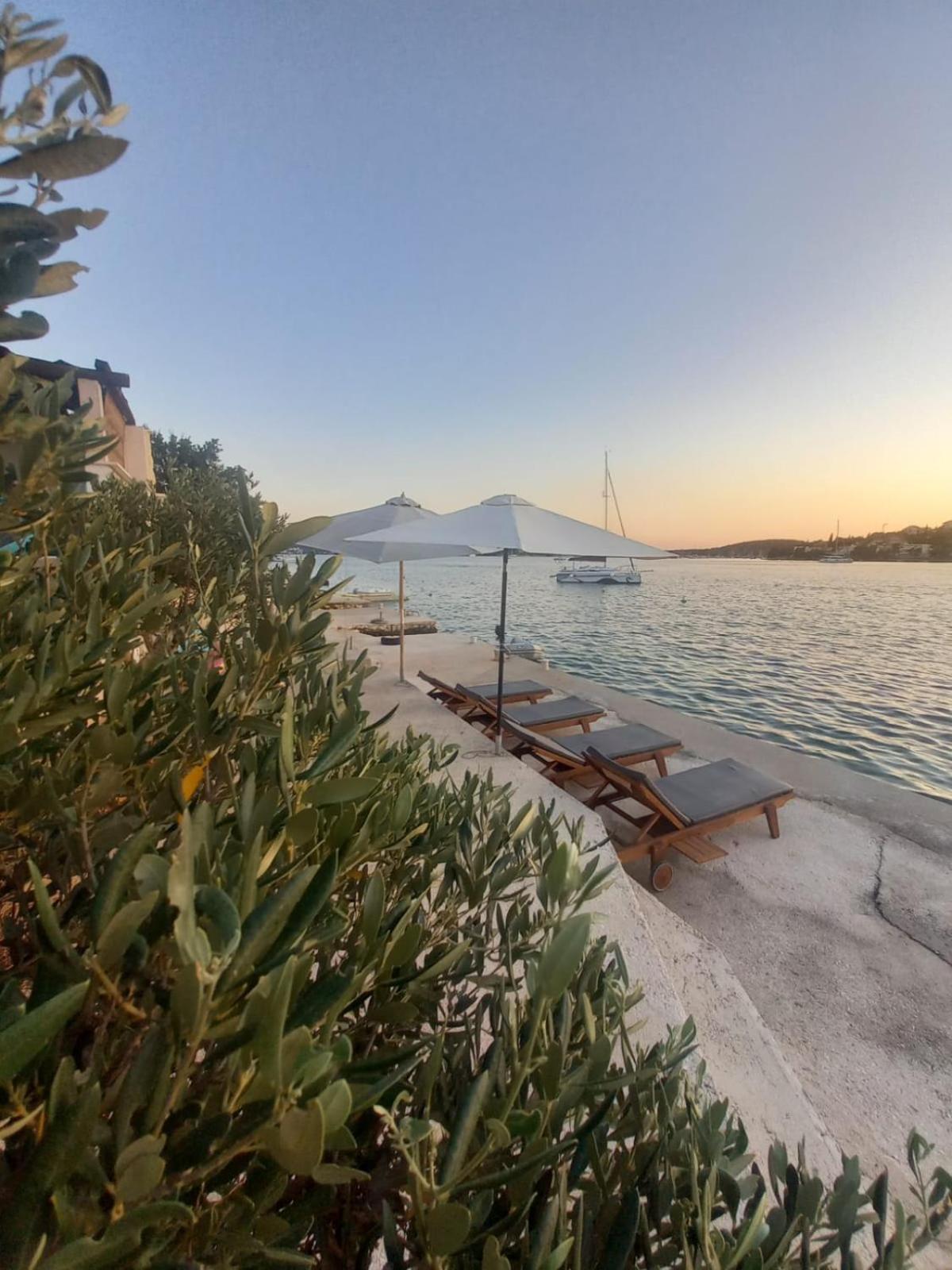 Villa Lux Apartments Rogoznica  Eksteriør bilde
